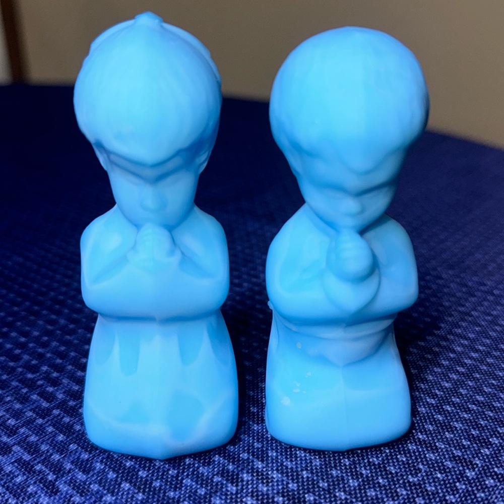 Fenton Praying Children blue satin Glass 4”